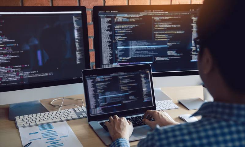 数据科学选型:R与Python如何赋能凉山网站建设?